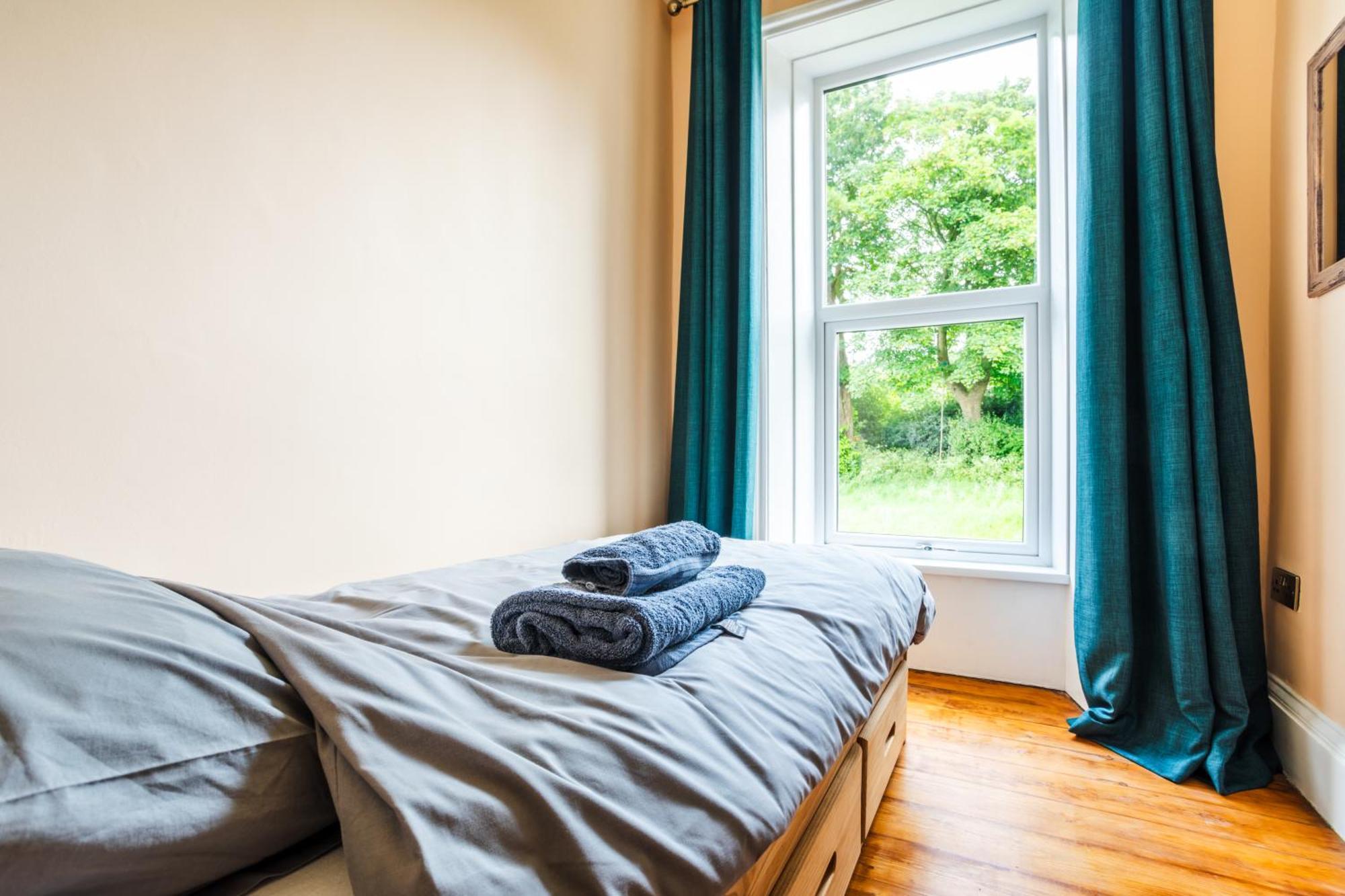Holmfield House Villa Clayton West Екстериор снимка